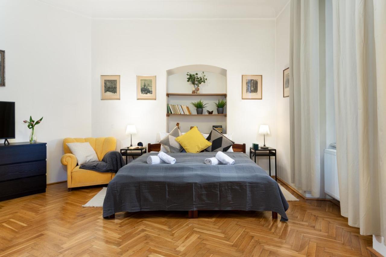 פראג Classy Apartments Charles Bridge מראה חיצוני תמונה